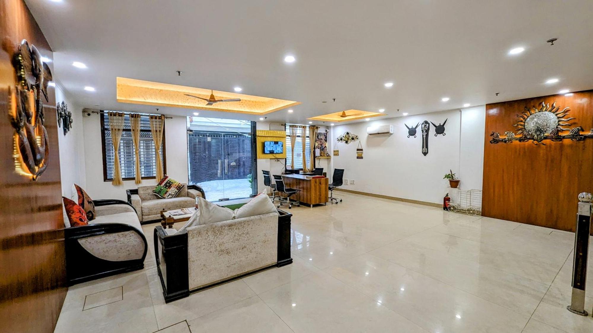Hotel Moon Taj Near Yashobhoomi Convention Centre Delhi  Exterior photo