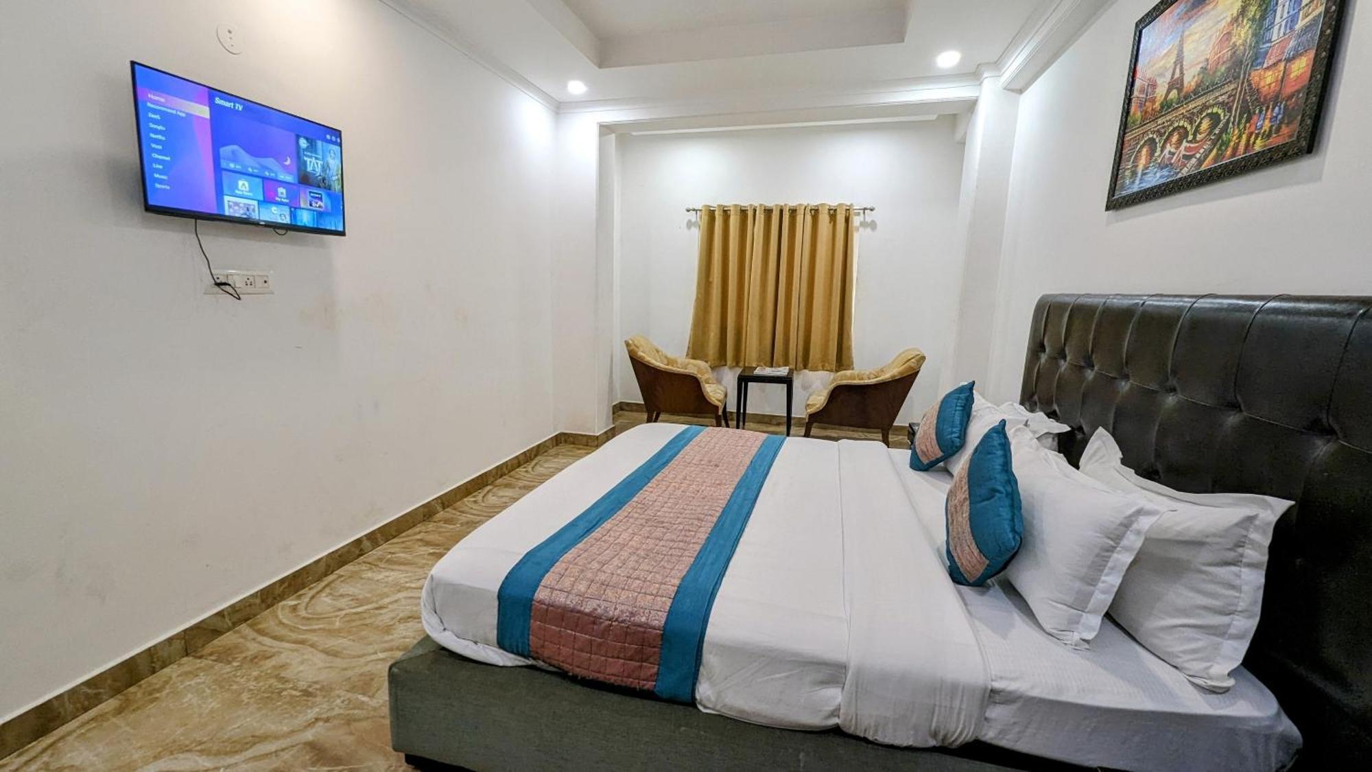 Hotel Moon Taj Near Yashobhoomi Convention Centre Delhi  Exterior photo