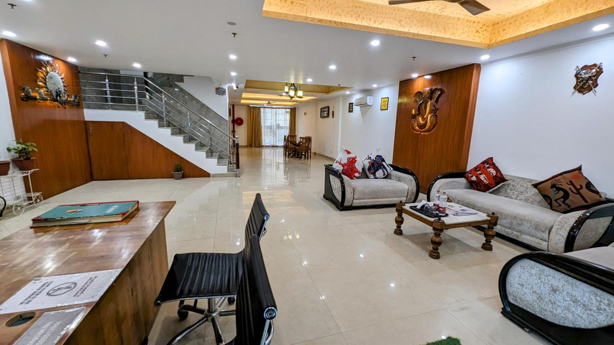 Hotel Moon Taj Near Yashobhoomi Convention Centre Delhi  Exterior photo