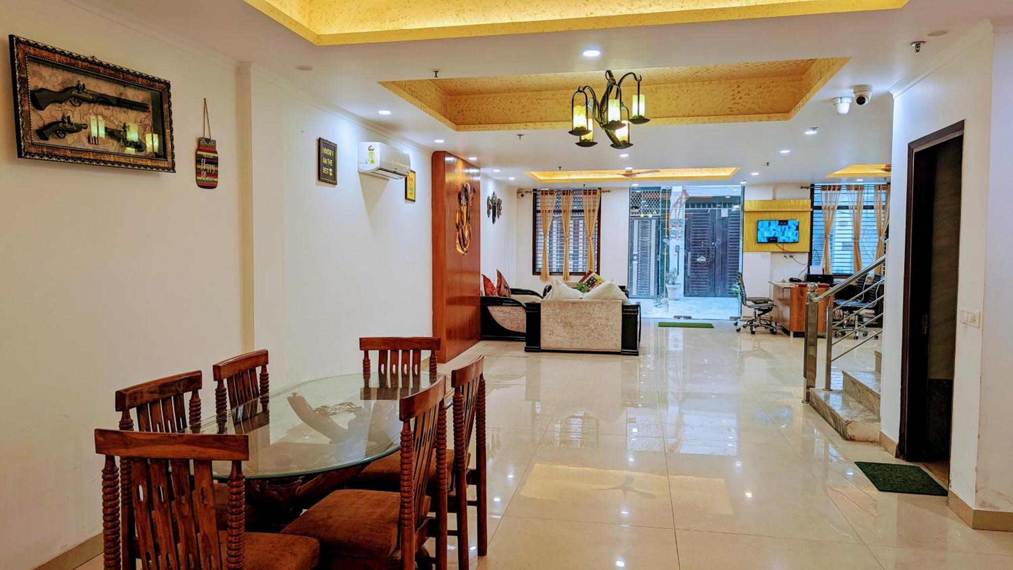 Hotel Moon Taj Near Yashobhoomi Convention Centre Delhi  Exterior photo