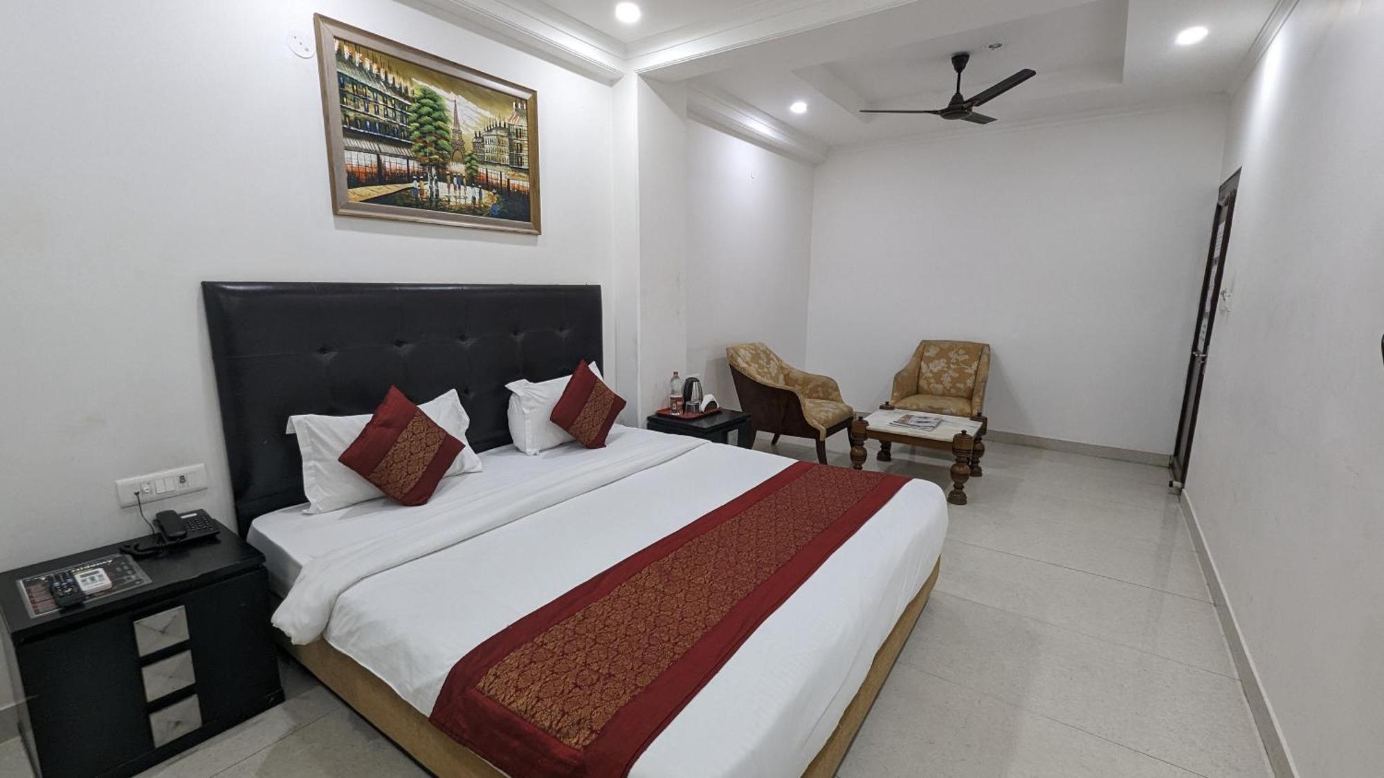 Hotel Moon Taj Near Yashobhoomi Convention Centre Delhi  Exterior photo