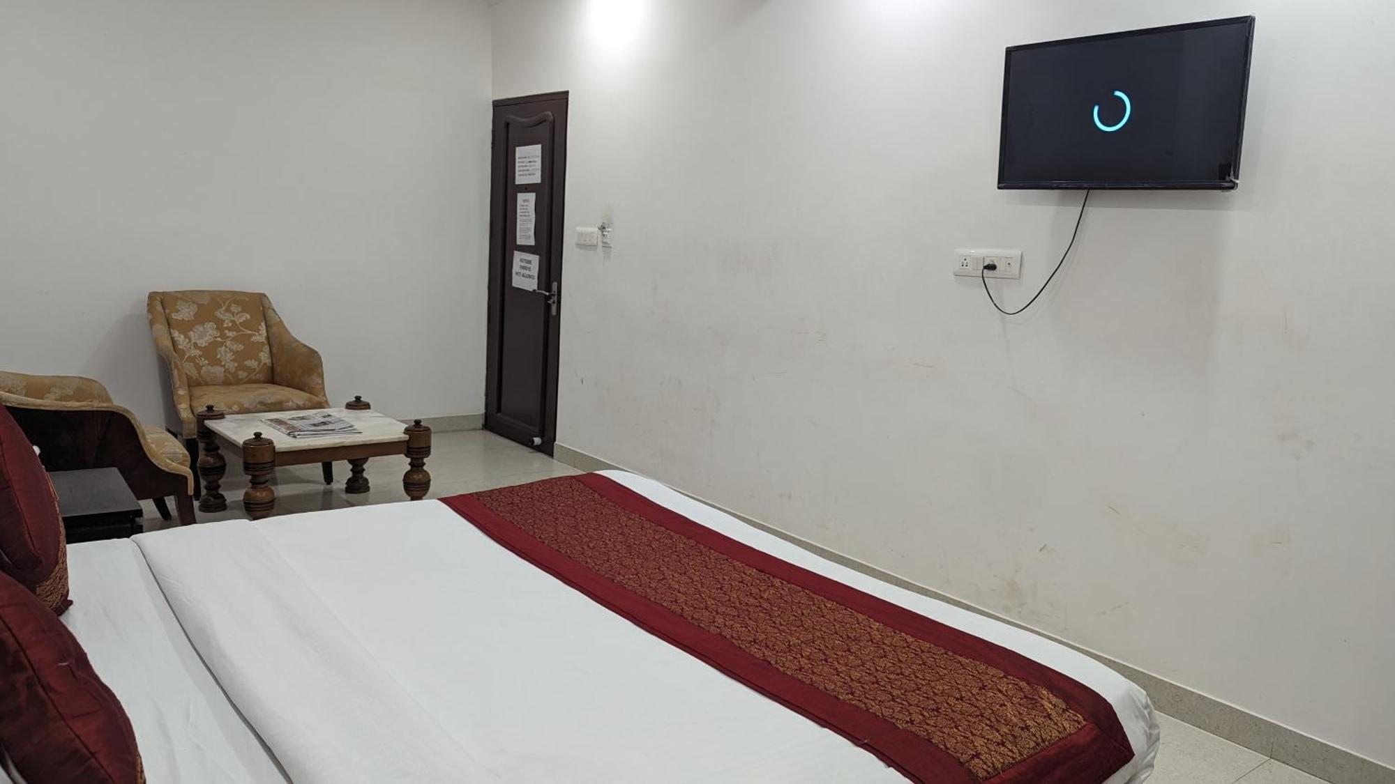 Hotel Moon Taj Near Yashobhoomi Convention Centre Delhi  Exterior photo