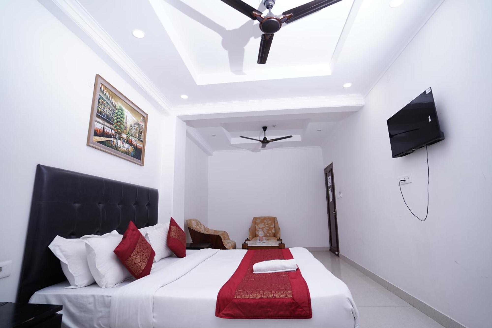 Hotel Moon Taj Near Yashobhoomi Convention Centre Delhi  Exterior photo