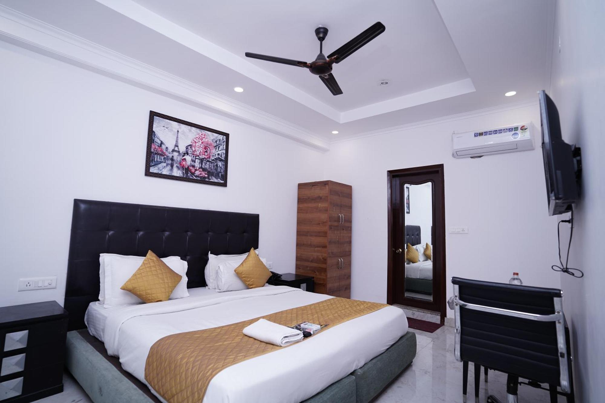 Hotel Moon Taj Near Yashobhoomi Convention Centre Delhi  Exterior photo