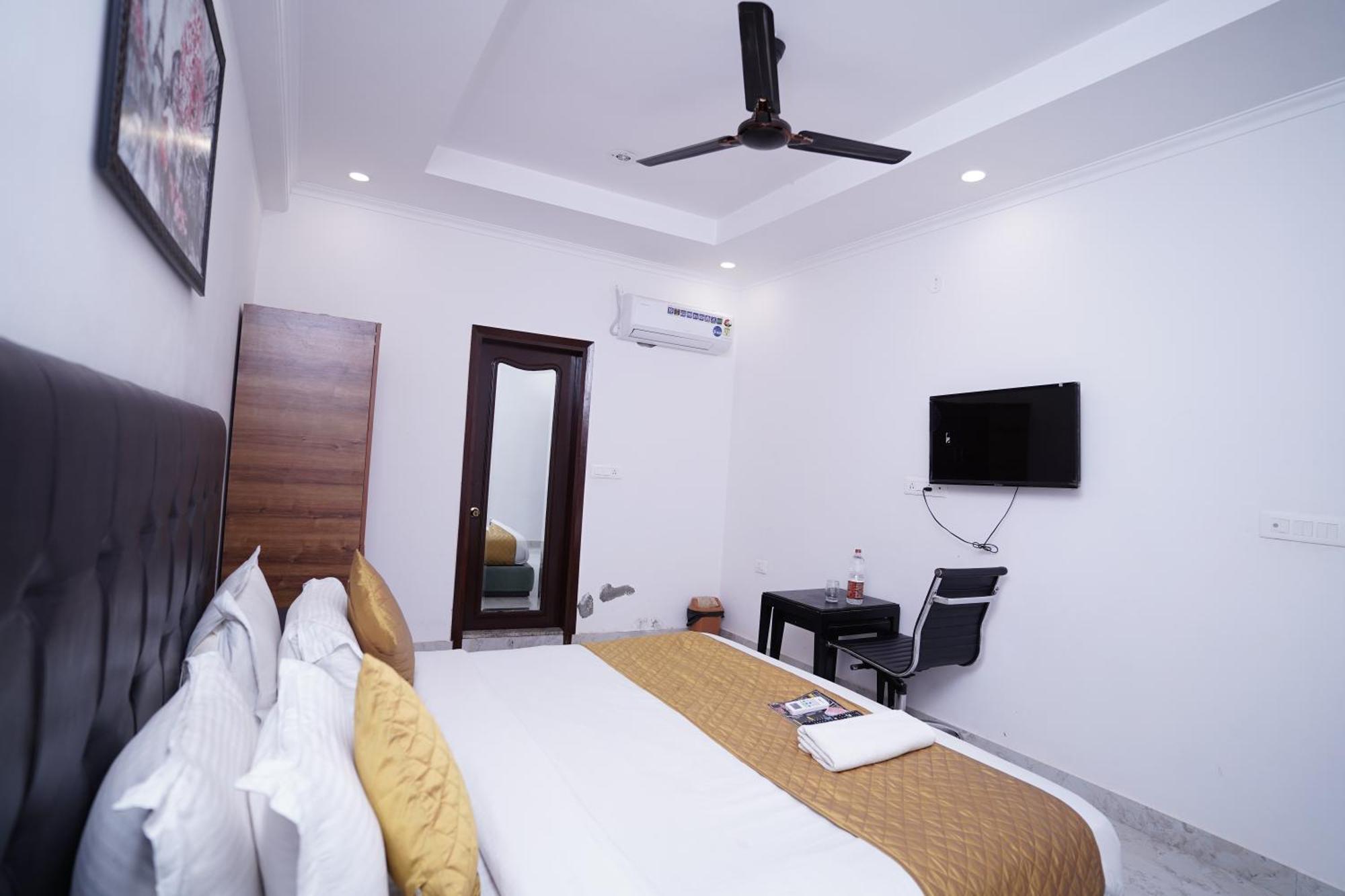 Hotel Moon Taj Near Yashobhoomi Convention Centre Delhi  Exterior photo